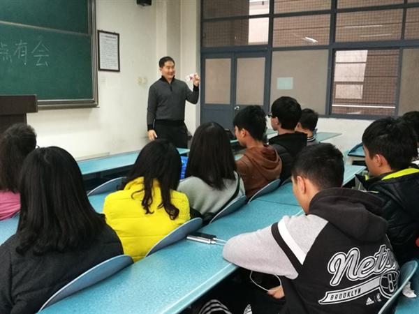 美國奧本大學(xué)張新宇教授到訪課題組