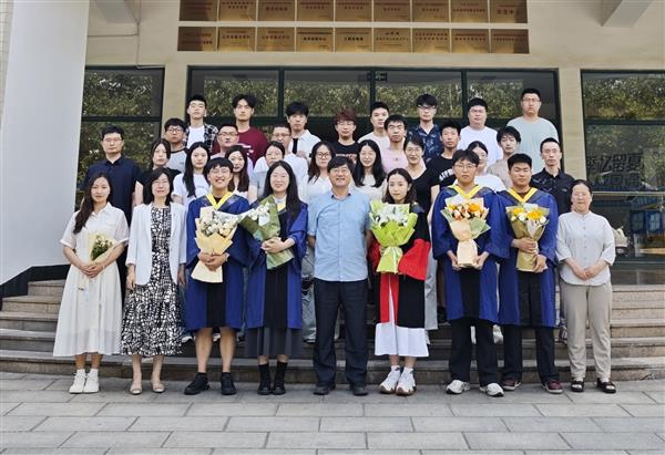 趙學波教授團隊2025年畢業(yè)合照